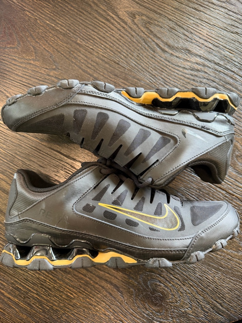 Nike Reax 8 TR Mesh Black Gold Men’s Size 10.5 Sneakers Shoes